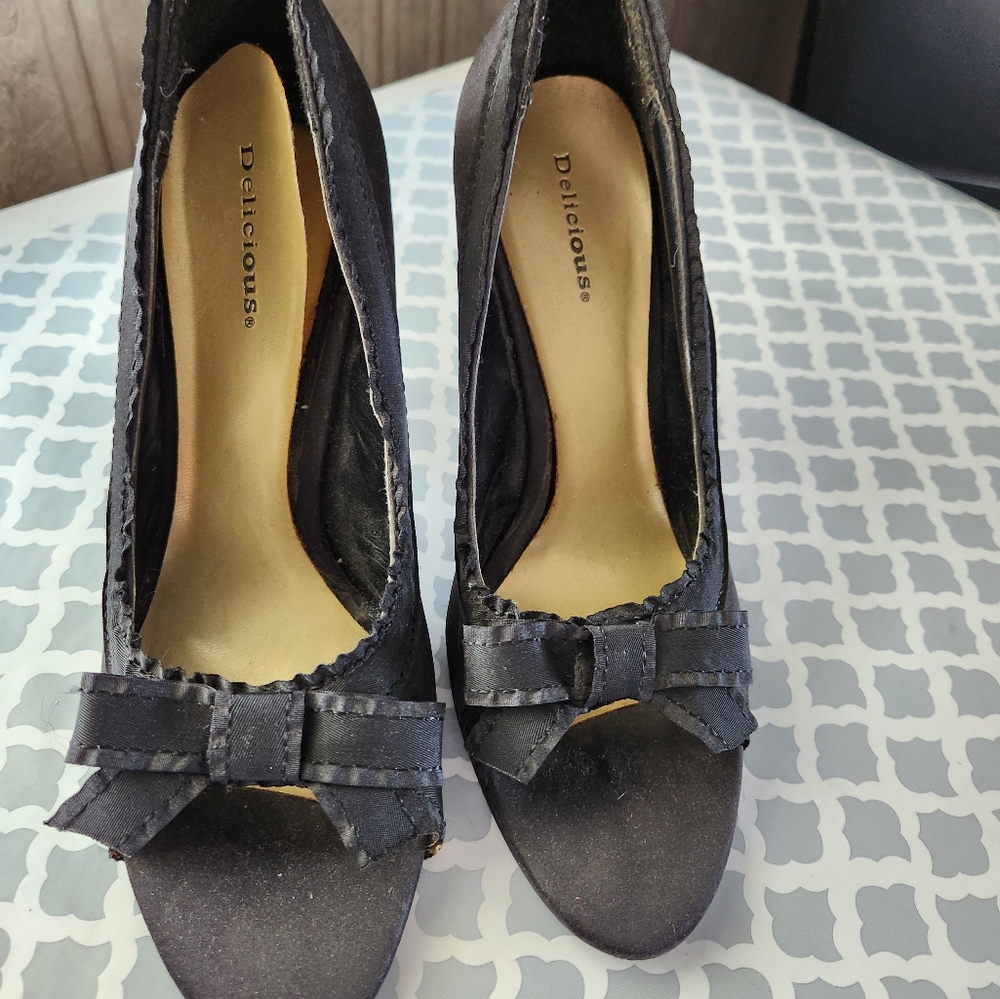 Women's 4" open toe heels.